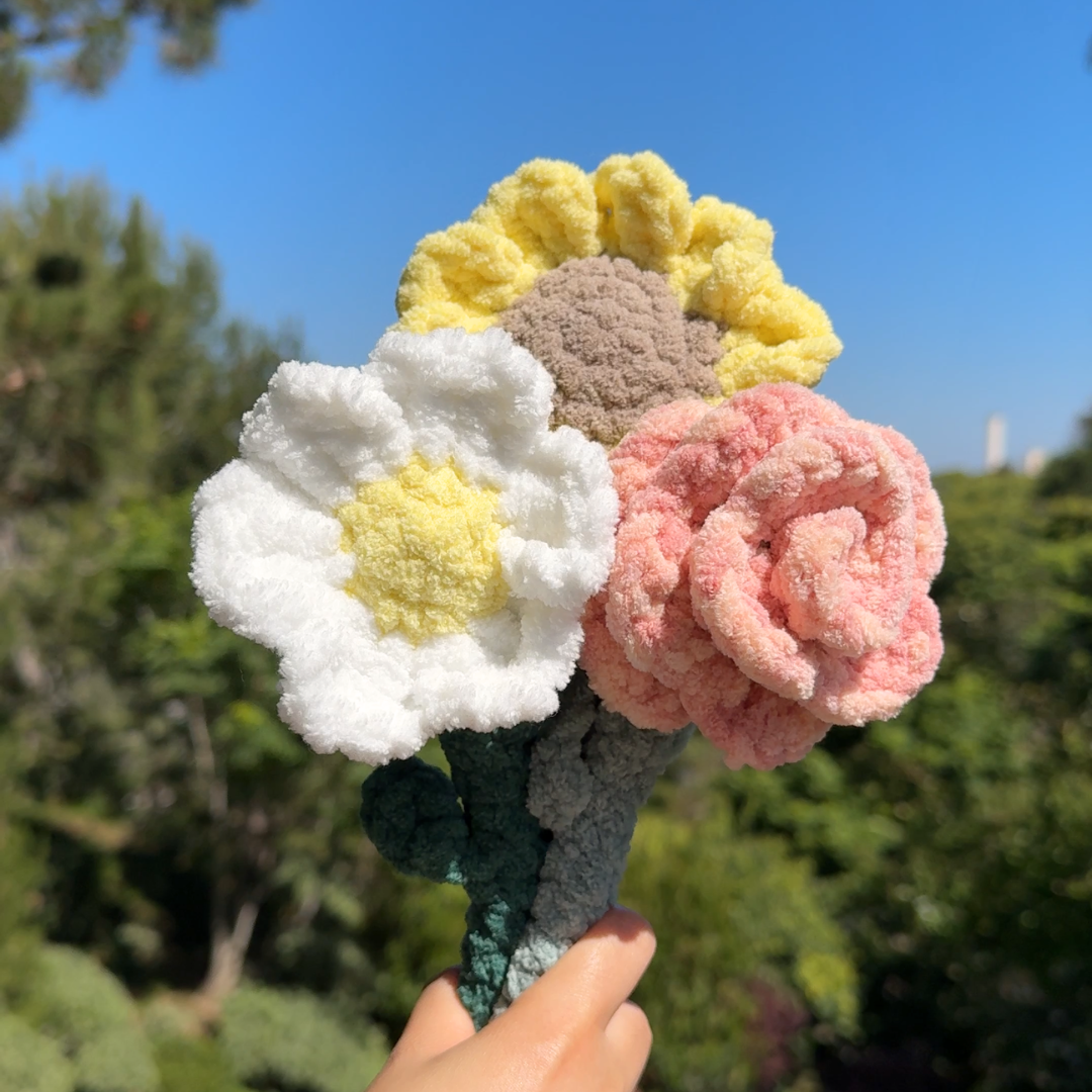 Bendy Flower Plushies - Digital Pattern